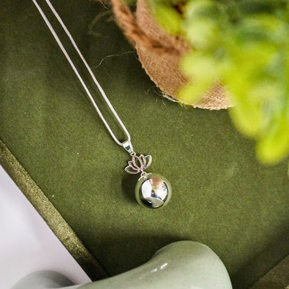 Bola silver lotus