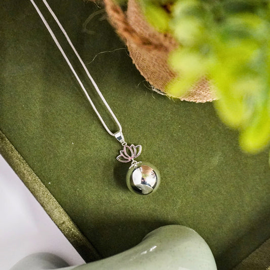 Bola silver lotus